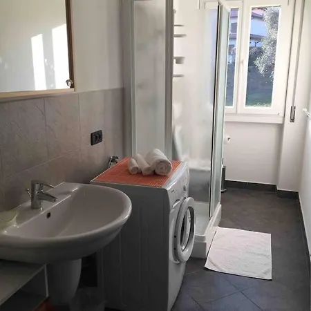Enjoy 130 Sq.m., Private Garden And Parking Holiday home Lenno
