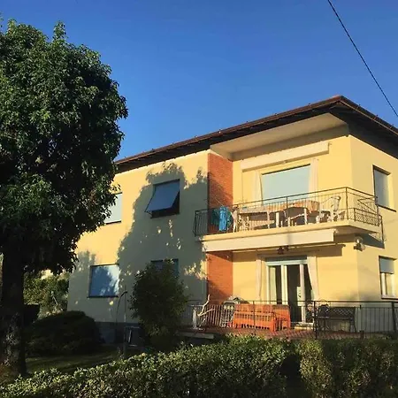 Enjoy 130 Sq.m., Private Garden And Parking * Lenno