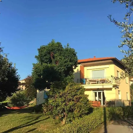 Enjoy 130 Sq.m., Private Garden And Parking * Lenno
