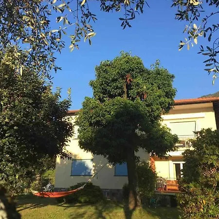 Enjoy 130 Sq.m., Private Garden And Parking * Lenno